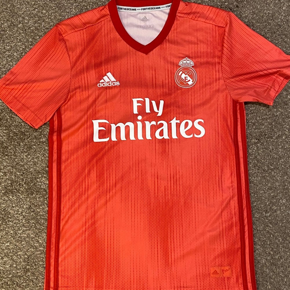 Real Madrid 2017-2018 parley third jersey